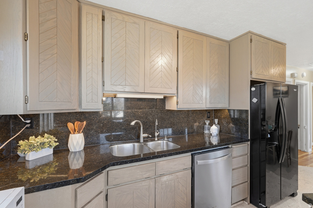 2856 S LAKEVIEW DR Millcreek, UT 84109