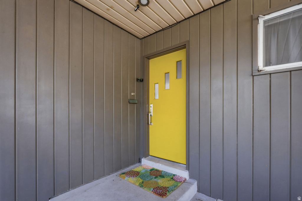 2620 E BLAINE AVE Salt Lake City, UT 84108