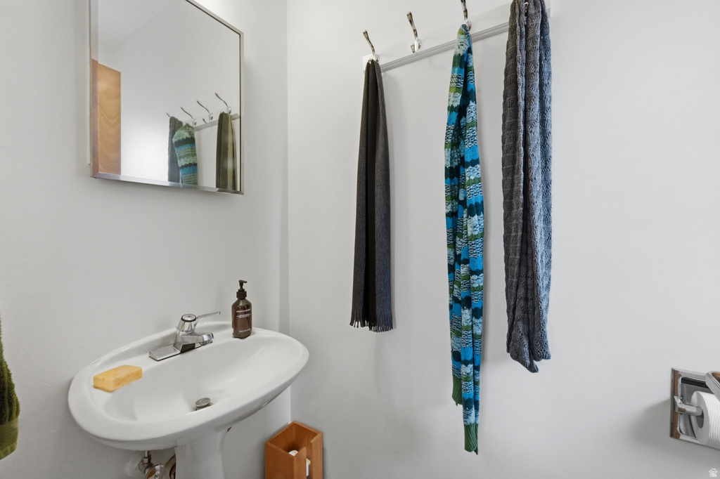 2620 E BLAINE AVE Salt Lake City, UT 84108