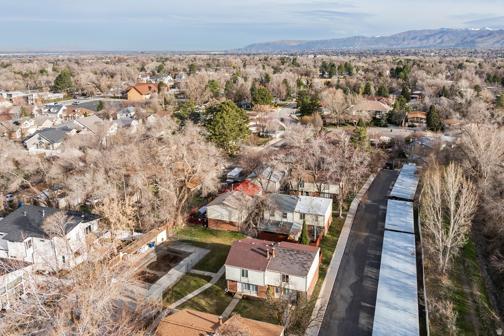 6066 S 2075 E Holladay, UT 84121