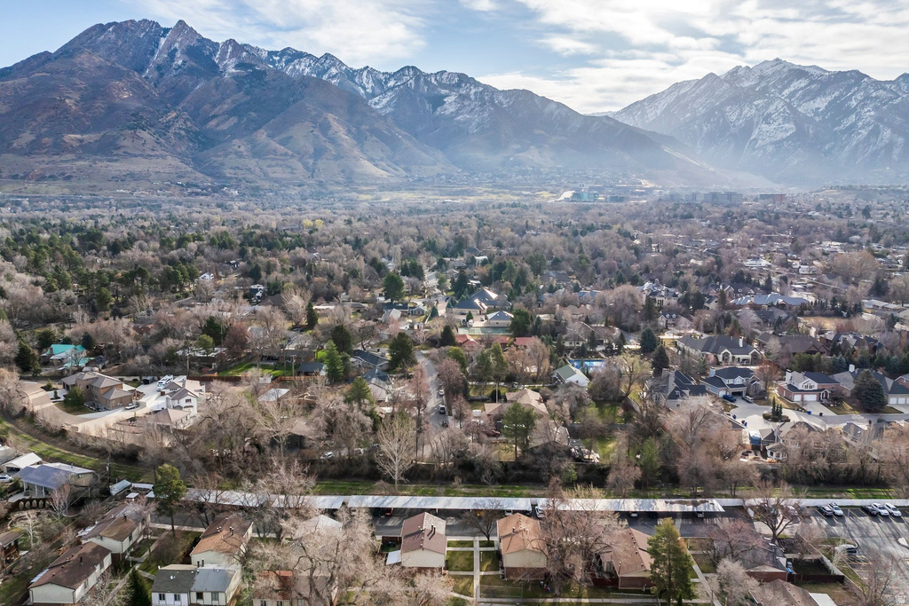 6066 S 2075 E Holladay, UT 84121