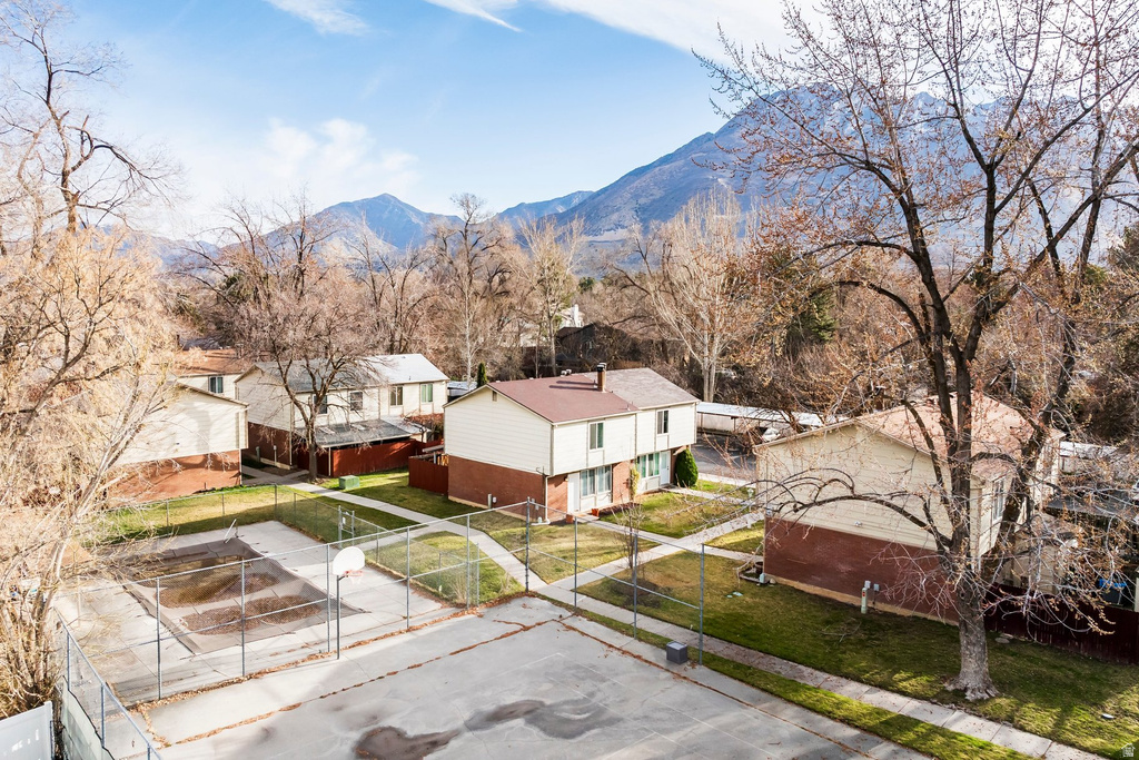 6066 S 2075 E Holladay, UT 84121