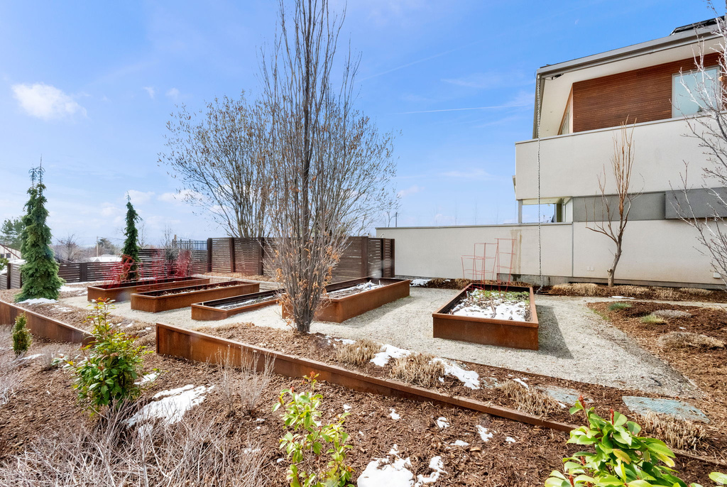 239 N VIRGINIA ST Salt Lake City, UT 84103