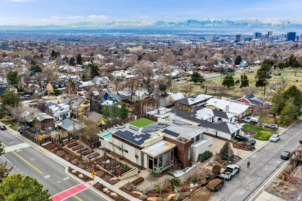 239 N VIRGINIA ST Salt Lake City, UT 84103