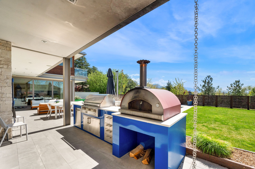 239 N VIRGINIA ST Salt Lake City, UT 84103