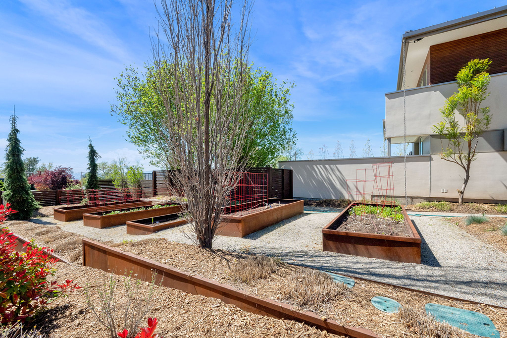 239 N VIRGINIA ST Salt Lake City, UT 84103