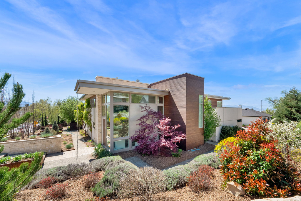 239 N VIRGINIA ST Salt Lake City, UT 84103