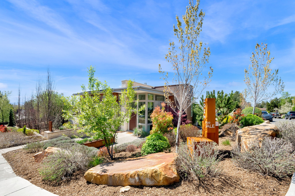 239 N VIRGINIA ST Salt Lake City, UT 84103