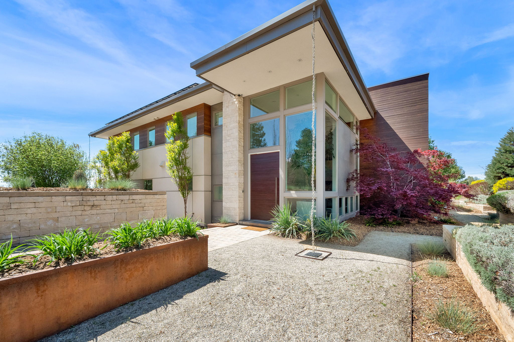 239 N VIRGINIA ST Salt Lake City, UT 84103