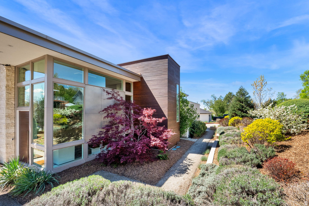239 N VIRGINIA ST Salt Lake City, UT 84103