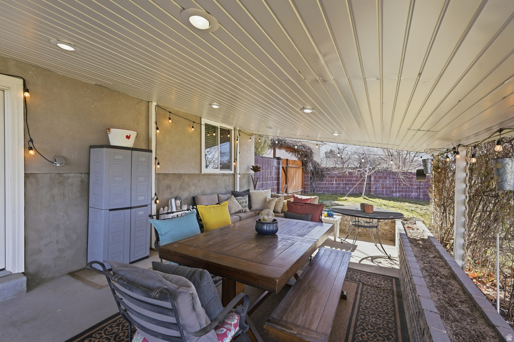 1320 E WOODHILL CIR Sandy, UT 84092