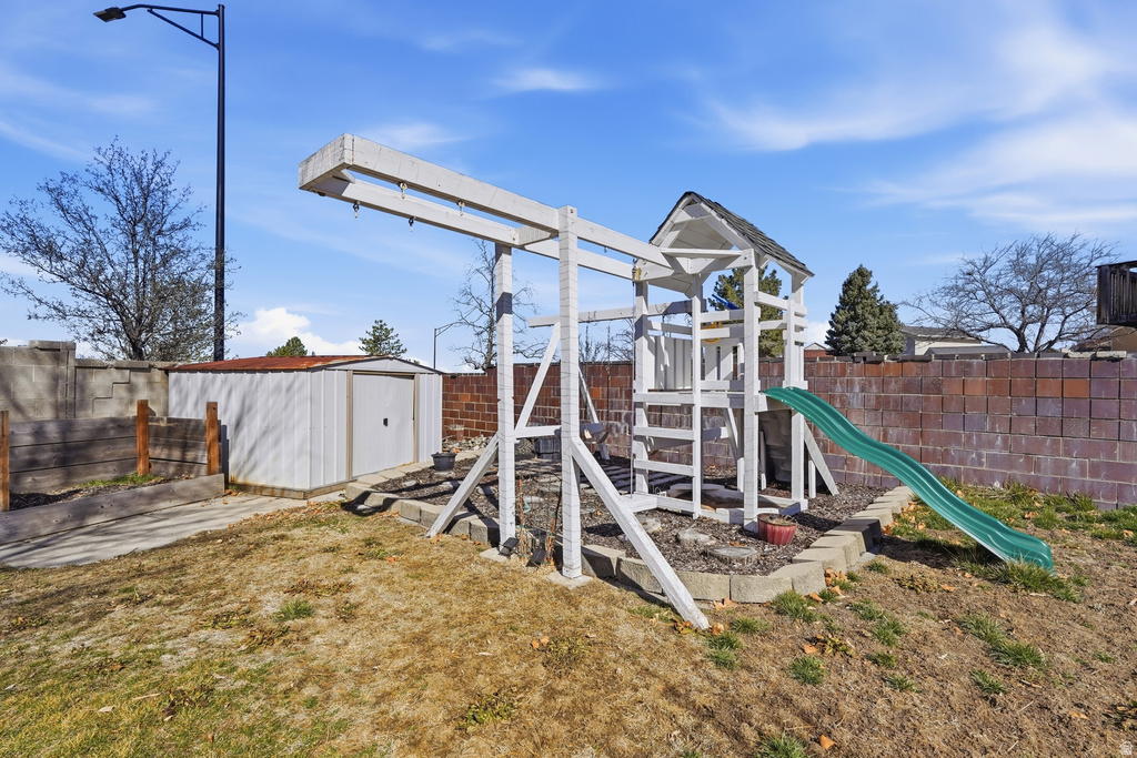 1320 E WOODHILL CIR Sandy, UT 84092