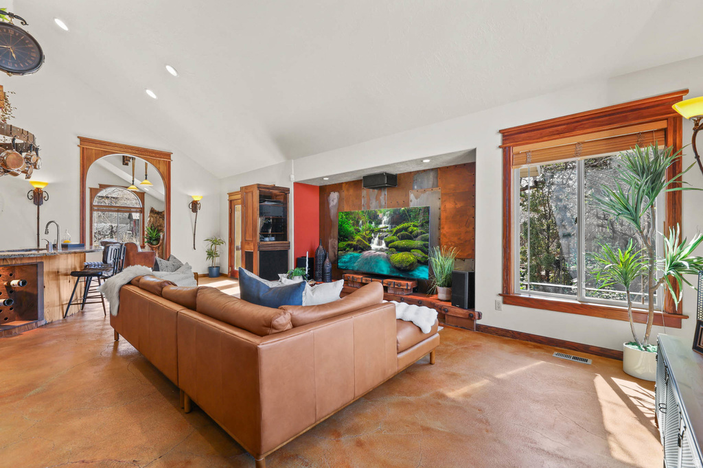 1532 E SAINT MARKS CT Millcreek, UT 84124