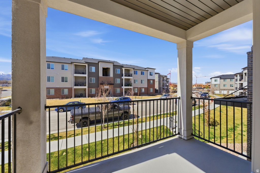 13528 S COMMODUS DR #L202 Riverton, UT 84096