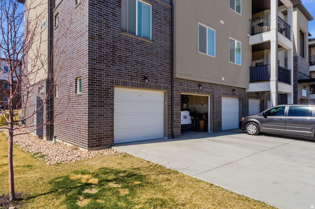 13528 S COMMODUS DR #L202 Riverton, UT 84096