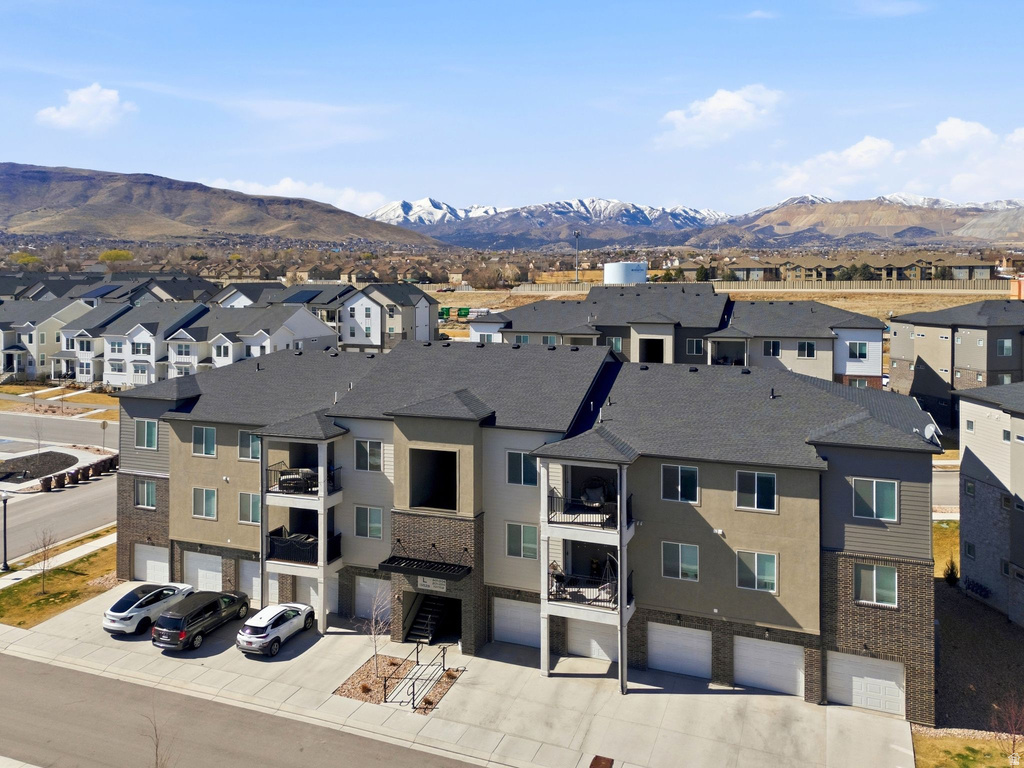 13528 S COMMODUS DR #L202 Riverton, UT 84096