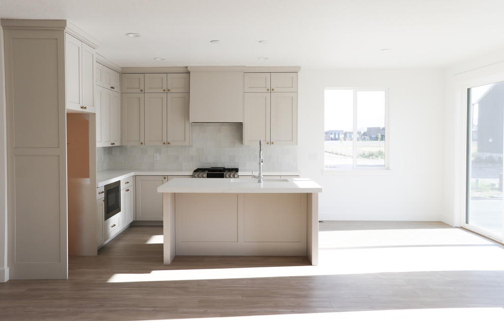 3684 W 2170 3684 #112 Syracuse, UT 84075