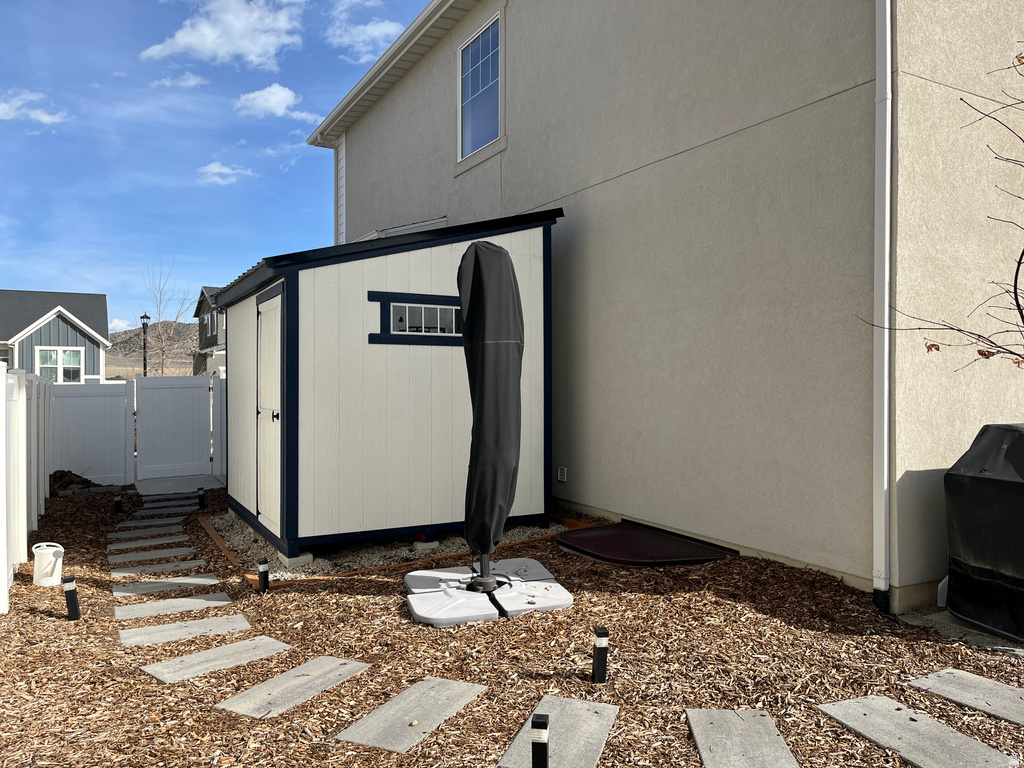 6135 N BOULTER PEAK LN Eagle Mountain, UT 84005