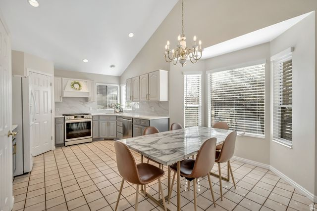 462 S PITFORD DR Centerville, UT 84014