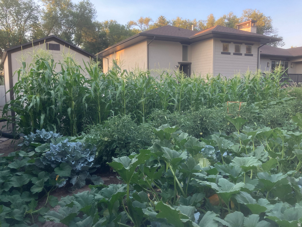 1932 E CHARLESTON LN Holladay, UT 84121