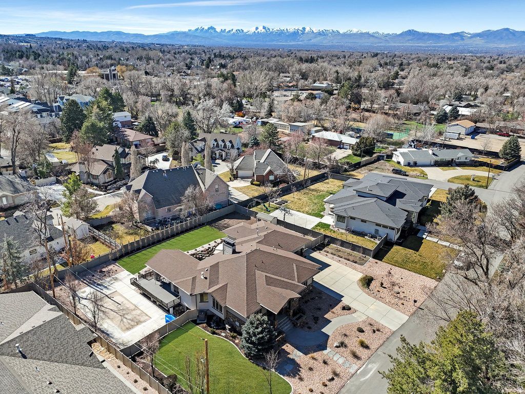 1932 E CHARLESTON LN Holladay, UT 84121