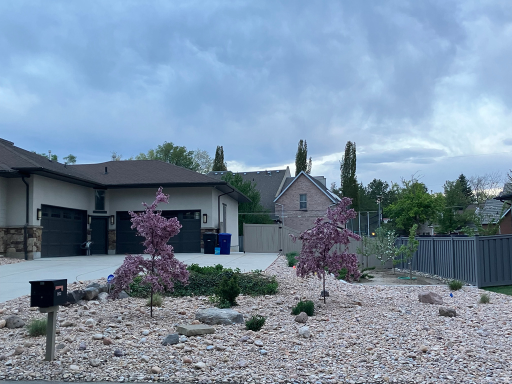 1932 E CHARLESTON LN Holladay, UT 84121