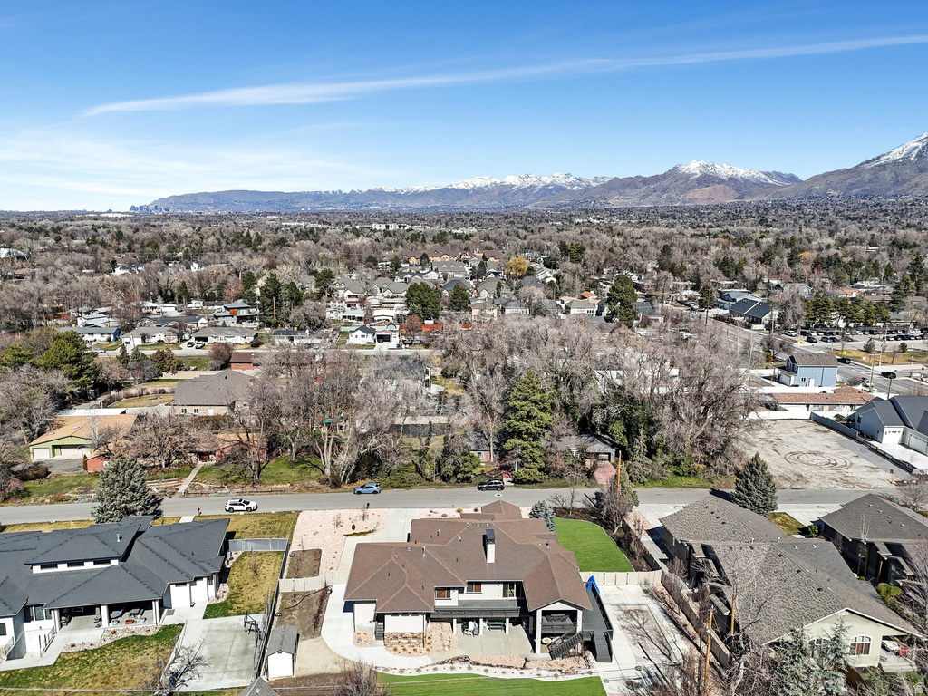 1932 E CHARLESTON LN Holladay, UT 84121