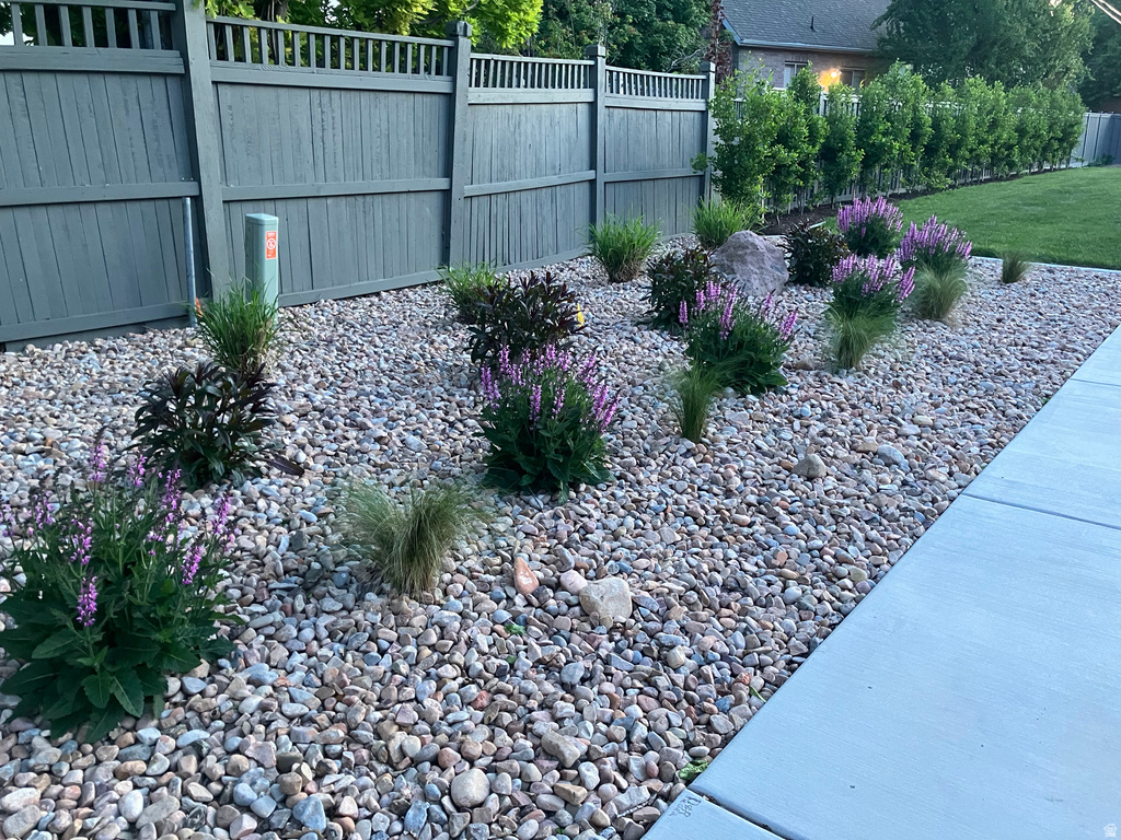 1932 E CHARLESTON LN Holladay, UT 84121