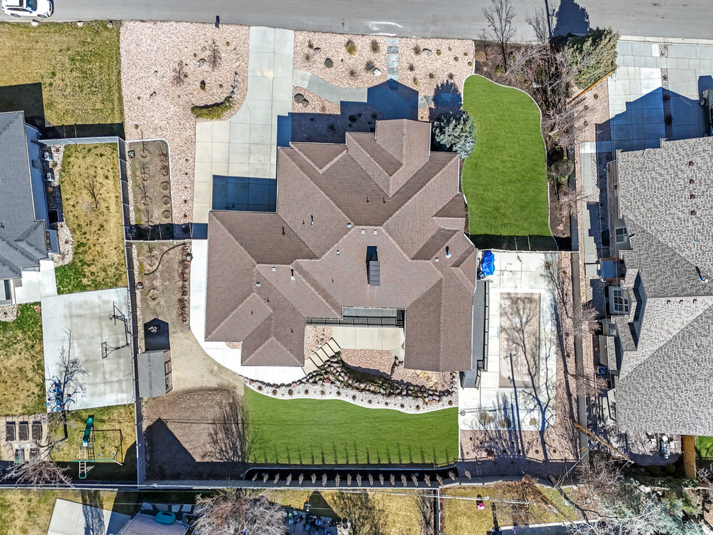 1932 E CHARLESTON LN Holladay, UT 84121