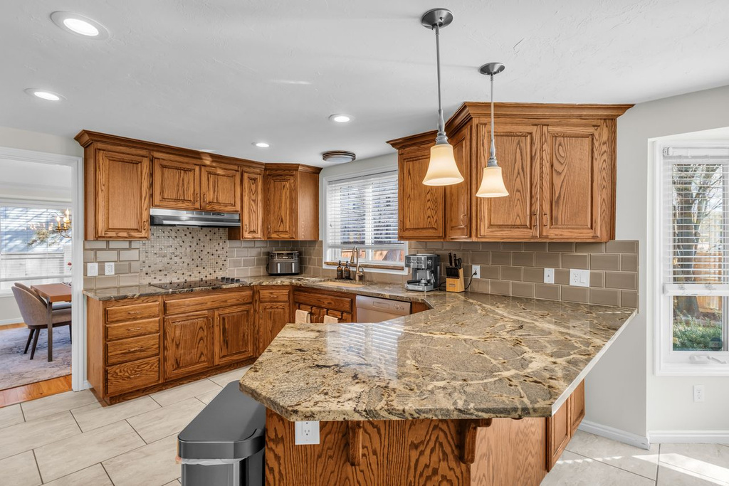 8921 S SHADY MEADOW DR Sandy, UT 84093