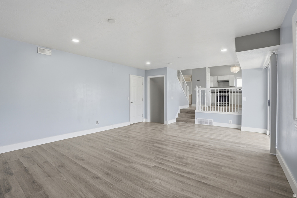 6853 S MULLIEN DR West Jordan, UT 84081