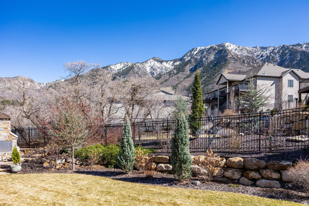 10847 S HIDDENWOOD DR Sandy, UT 84092