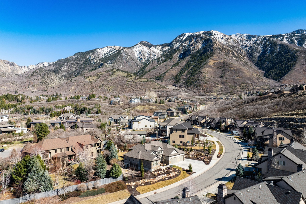 10847 S HIDDENWOOD DR Sandy, UT 84092