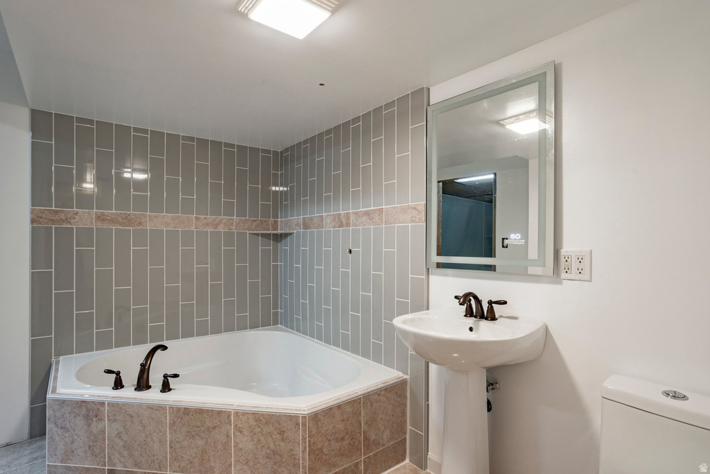 4986 S HENSLEY CIR Taylorsville, UT 84129