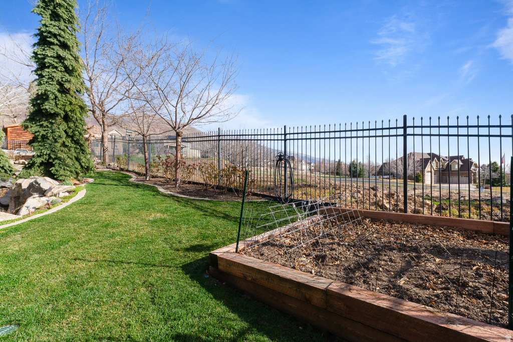 1582 HIDDEN SPRINGS PKWY Fruit Heights, UT 84037