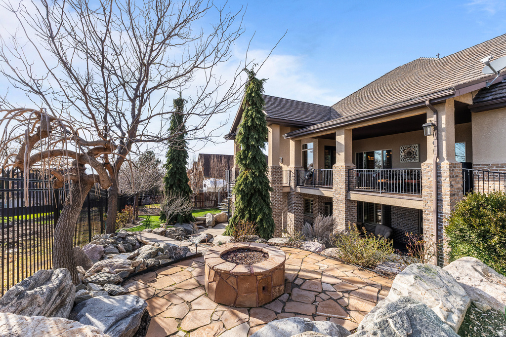 1582 HIDDEN SPRINGS PKWY Fruit Heights, UT 84037