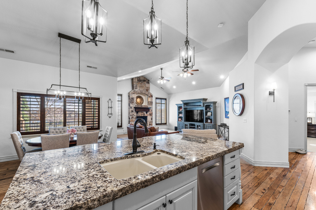 1582 HIDDEN SPRINGS PKWY Fruit Heights, UT 84037