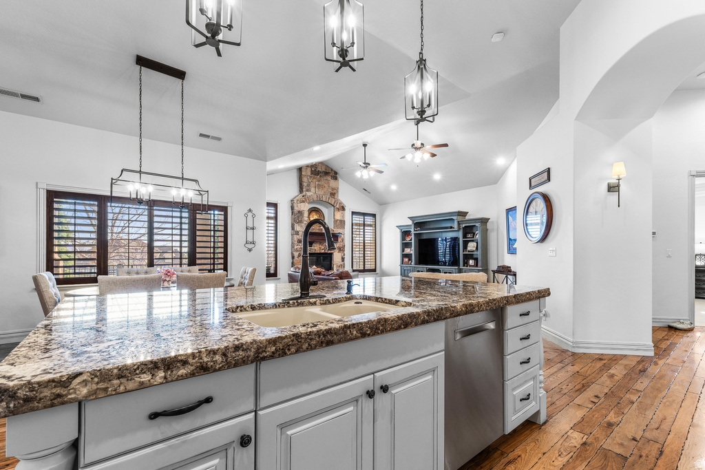 1582 HIDDEN SPRINGS PKWY Fruit Heights, UT 84037