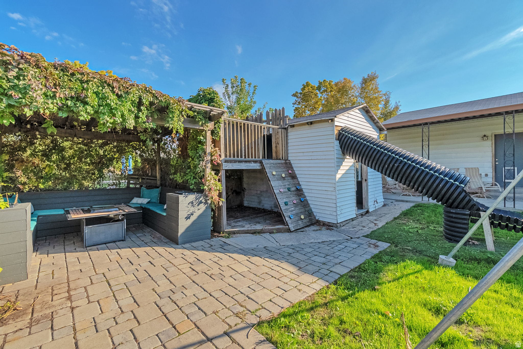 3246 W ROYALWOOD DR Taylorsville, UT 84129