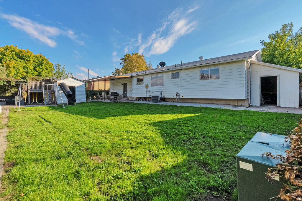 3246 W ROYALWOOD DR Taylorsville, UT 84129