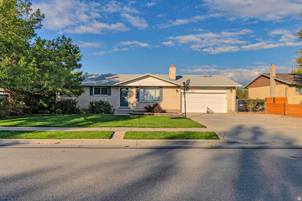 3246 W ROYALWOOD DR Taylorsville, UT 84129