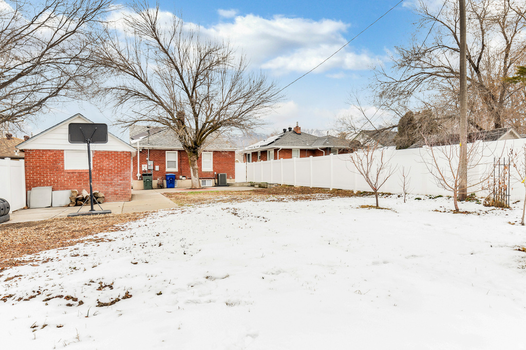 1061 E DOXEY ST Ogden, UT 84403