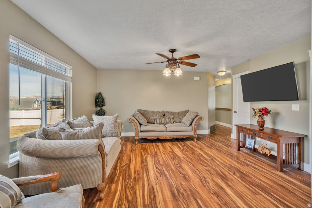 332 W HILLSIDE DR Saratoga Springs, UT 84045