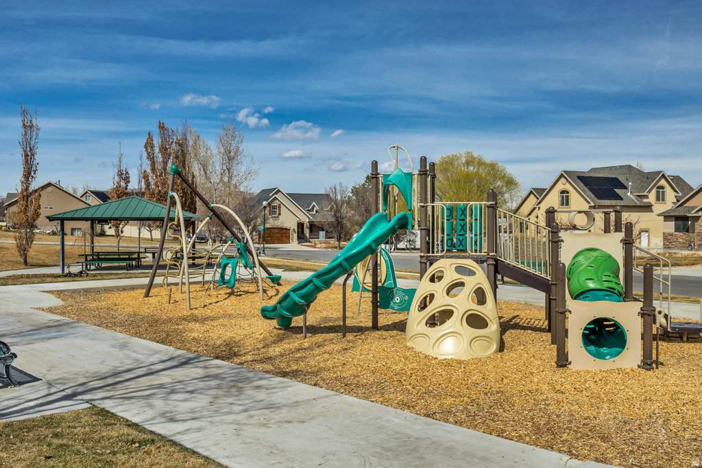 332 W HILLSIDE DR Saratoga Springs, UT 84045