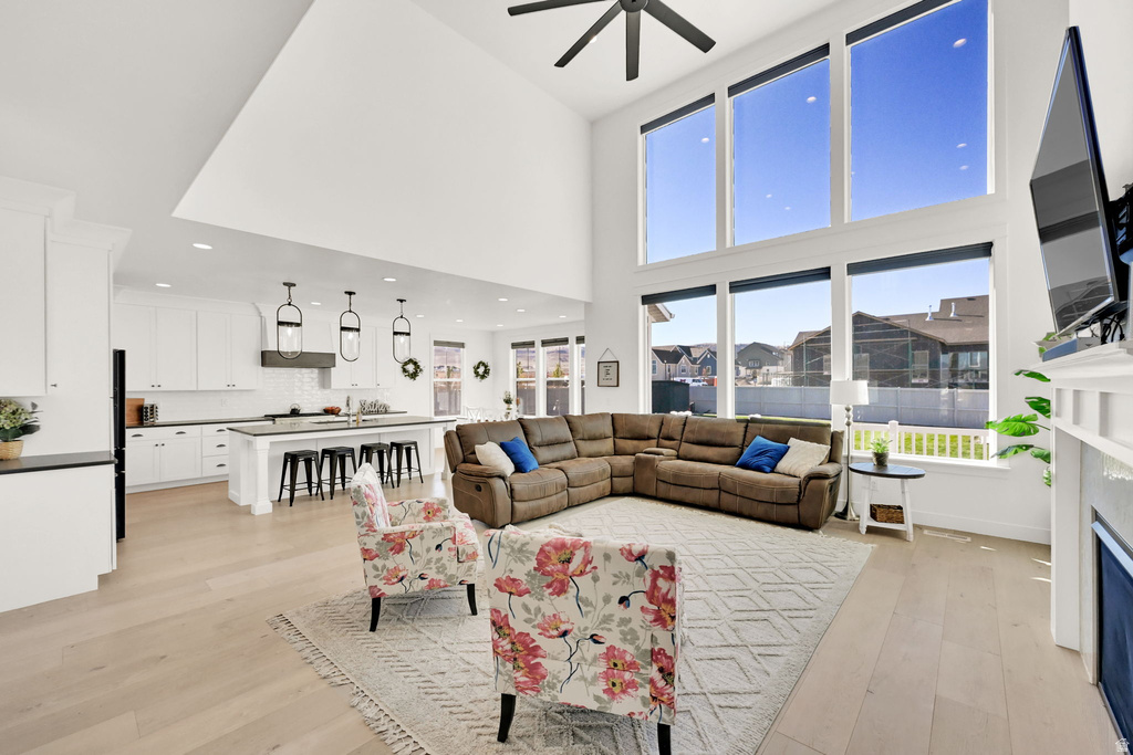 943 S CANDLELIGHT DR Saratoga Springs, UT 84045