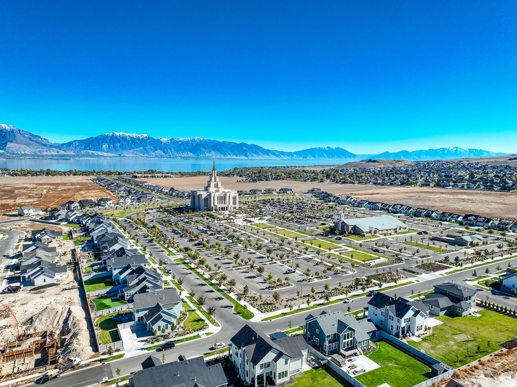 943 S CANDLELIGHT DR Saratoga Springs, UT 84045