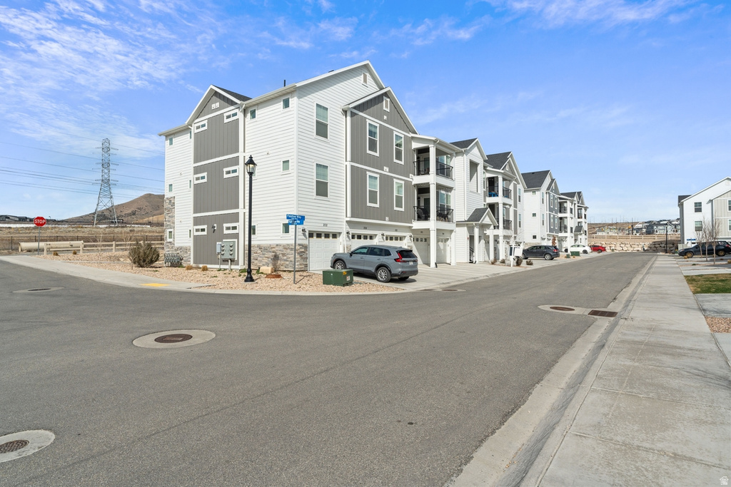 1787 N FESTIVE WAY #B302 Saratoga Springs, UT 84045