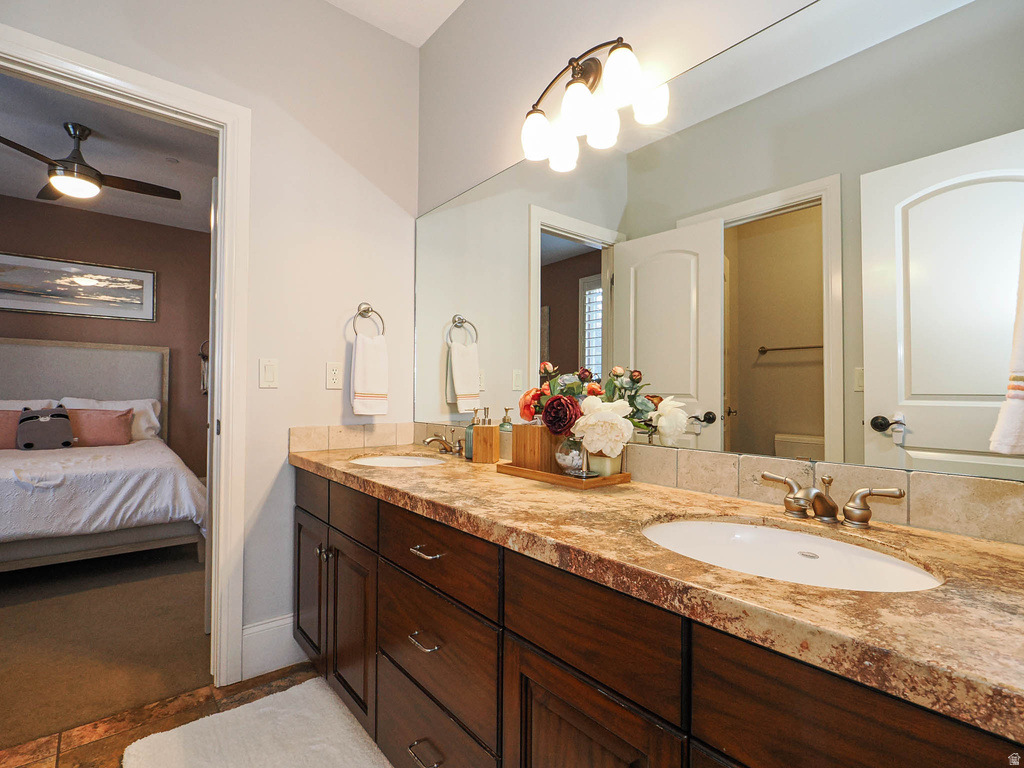 515 E TANGLEWOOD LOOP North Salt Lake, UT 84054