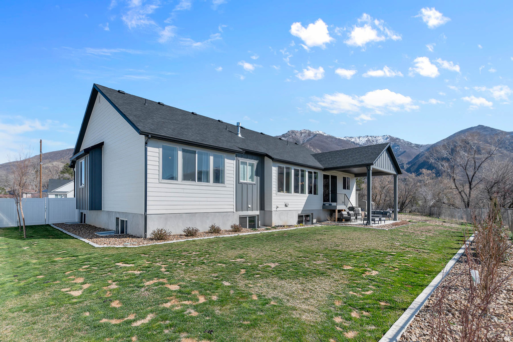 2291 E PARKSIDE CIR South Ogden, UT 84403