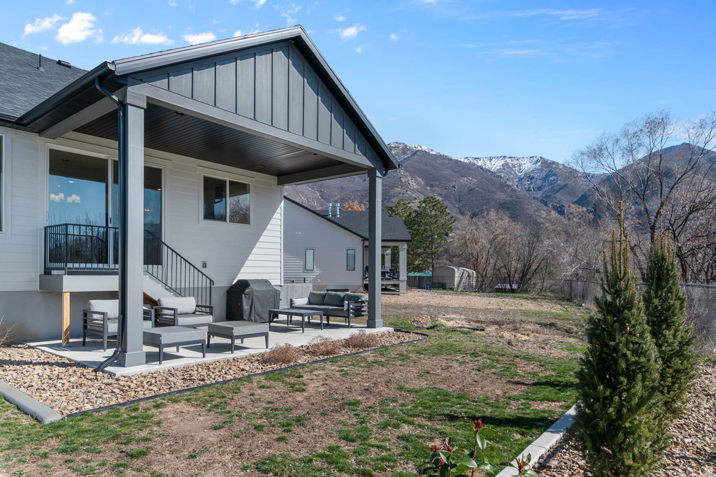 2291 E PARKSIDE CIR South Ogden, UT 84403